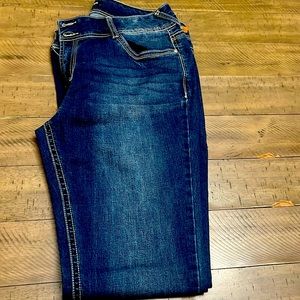 Wallflower luscious curvy fit